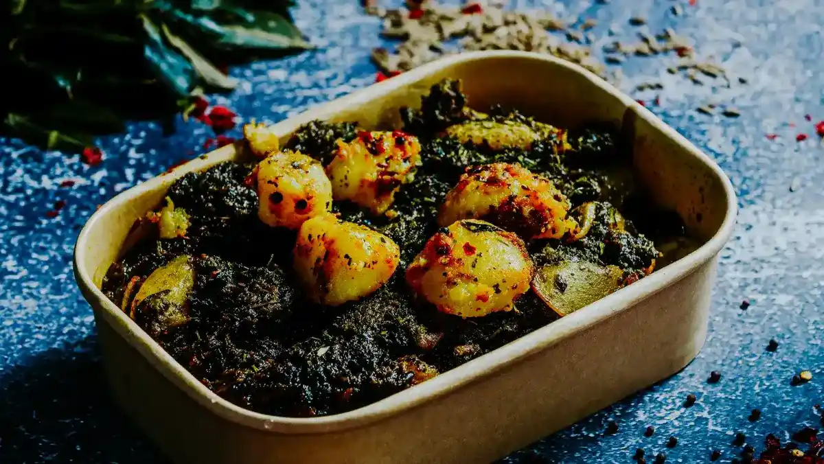 Spinach Aloo med kartofler, spinat og krydderier